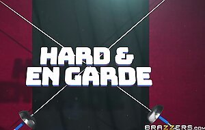 Hard & en garde, Johnny Sins, Tia Cyrus