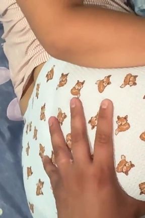 Despierto a Mi Hermanastra Manoseandole Mas Nalgas Ella Me Deja Meterle La Verga