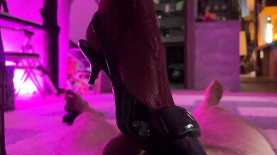 She makes insta stories while I worship her fishnet feet