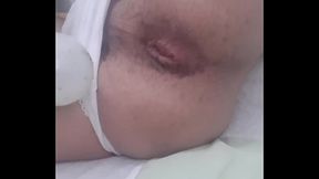 Novinho de calcinha mostrando a cuceta