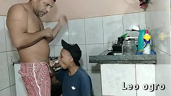 Rolou brotheragem com meu amigo Felipe na cozinha da casa da av&oacute_ dele