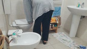 Farting, pissing and morning bidet