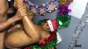 Big Ass Housewife Gave Driver with BBC Good Pussy Fuck for Christmas