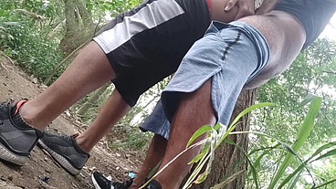 PAI ME LEVOU NO MATO TRANSEI COM TODOS OS HOMENS ENQUANTO PAI ASSISTI MASCUTUBA