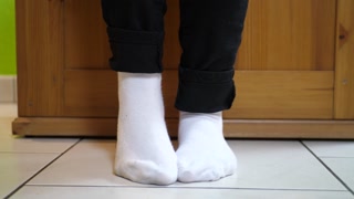 German Feet - Knee down toy !