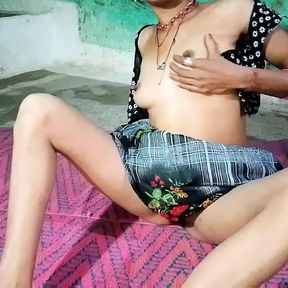 Hot sexy indian village bhabhi ki chudayi desi bhabhi ki choot me khujli chal rahi thi to devar ne mita di apne mote land se