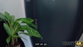 HUNT4K  CURVY Amalia Davis showed her lingerie and pussy to her neighbour