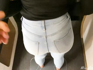 LARGE BOOTY NEARLY CAUGHT BANGING AT THE MALL - RISKY PUBLIC SEX