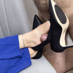 High heels job in an office with a big cumshot