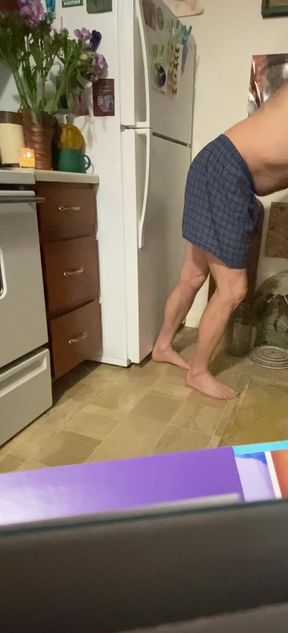 Bottoming for the Refrigerator, Lol