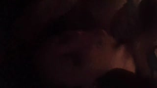 ragazzi scopano davanti al fotografo