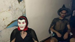 revelacao de festa a fantasia de halloween termina em uma suruba quente e gostosa - parte 01
