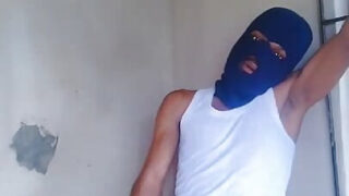 若いゲイの痴女が自慰行為をしている