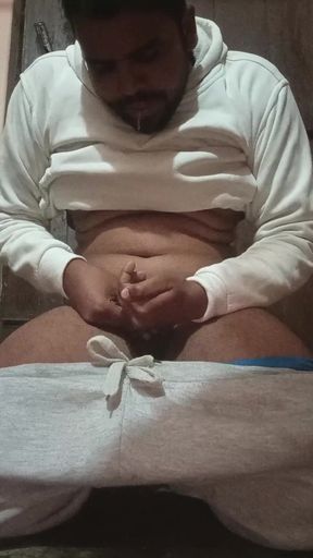 I means indian Ismart boy Ismaatdeva has lost her control After her Aunt (Chachi) was doing this hotty gesture   Clip 1