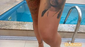 ed junior fode o cu de uma gaucha sem camisinha na piscina