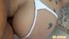 ed junior fode o cu de uma gaucha sem camisinha na piscina