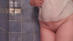 un douche tee shirt mouille pour finir la journee pour bien se detendre