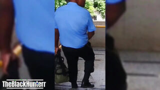 Dilettanti gay orsi in uniforme si fanno scopare duramente il culo in un video fatto in casa