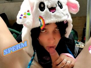 Lille passiv femboy gav far et sødt oral