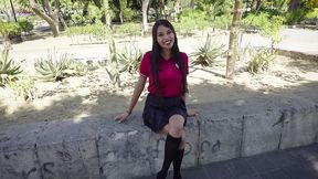 me escape de clases en la manana y estaba esperando a mi novio para ir al cine pero no llegaba, entonces llego el profe beto y me convencio de ir a clases porque es lo mejor para mi futuro