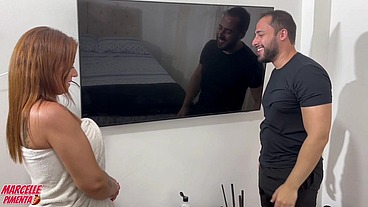 Vizinha tarada pede ajuda com a TV para poder dar a bucetinha