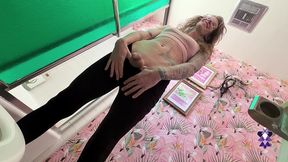 trans girl pisses first thing in the morning