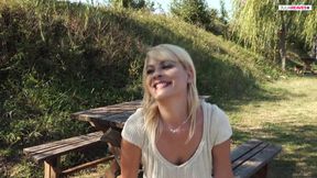 When walking I piss in my trousers outdoor