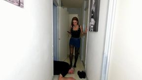 Jennifer Head & Hands Walking Trample Tights & Shoes