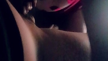 Se la chupo a vecino cuando su esposa no está