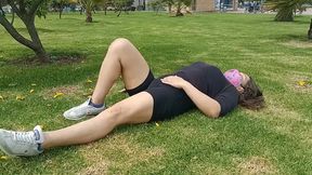 hotwife latina haciendo ejercicio sin ropa interior con un agujero en el short es una verdadera puta colombiana en estados unidos usa