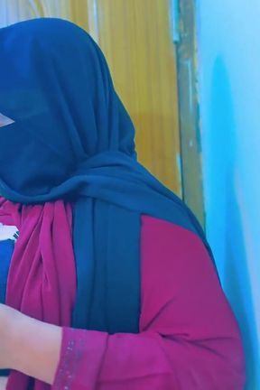 Egyptian Hot Maid Gets Super Horny &amp; Start Masturbat in Office Room &amp; Boss Start Handjob by Saw Her