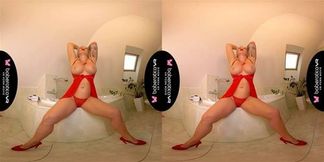Solo blonde big tits Jarushka Ross hevy masturbating with glass in VR