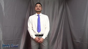 新卒若リーマン君の敏感な亀頭をゴシゴシ磨きまくり！！