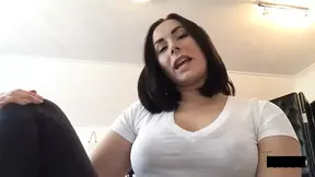 Paige Turnah shows you her big juicy ass in this homemade video with cream and shakes close to the camera