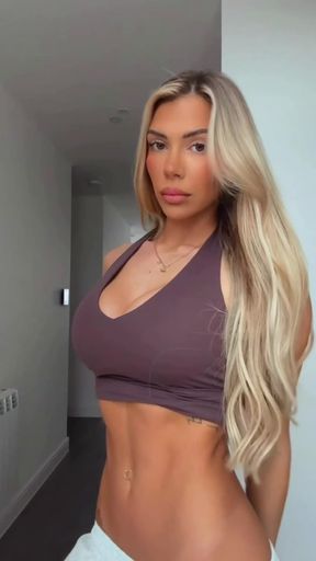 Amateur onlyfan teen shows off her body for the camera