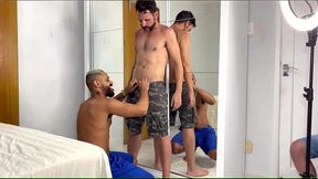 Joris levando rola e seu namorado assistindo