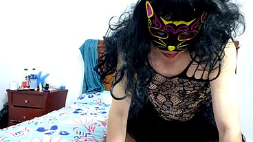con malla y falda, hombre apuesto travesti es follado por su bbc y lo hace botar toda su leche muy rico mientras cabalga a su semental