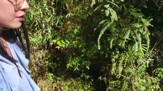 Desconocido me invita a fumar en el parque ARVI y termino follandome entre la naturaleza de Medellin