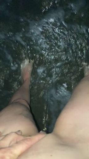 pissing at the beach by night