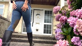 Jodhpurs, Wellies & Feet