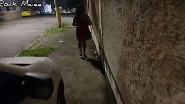 EXIBICIONISMO EM PÚBLICO COM A CRENTE DO CU QUENTE. ESSA PIRANHA ME VIU CRESCER.