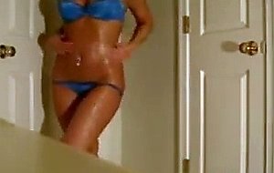 Amateur exhib bonnasse danse grosse poitrine strip