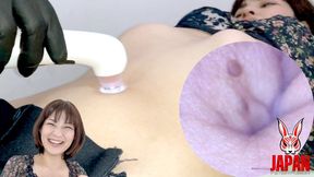 Arisa Nishimura stares at her dirty bellybutton through a microscope on the clinic bed… and begs them to push a swab inside - Bellybutton Obsession – Part 1