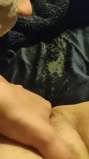 Abrir la boca... Que vaaa... Que llega... Si cómo me gusta que os trageis mi squirt mientras me subcionais el coñito húmedo. El segundo vídeo, sin desperdicio.