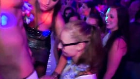 ”Hardcore porno clubbing”