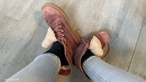 HER SWEATY WORN OUT BOOTS IN YOUR FACE - MOV HD