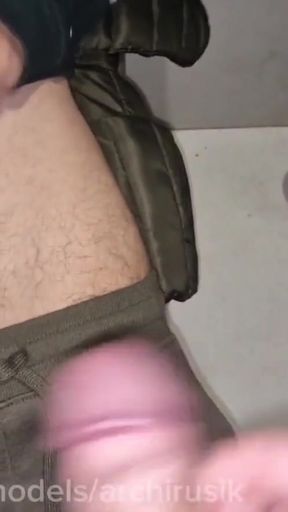A stranger sucks my dick in a glory hole. I came in to take a piss but got a blowjob until I cum.   Clip 3