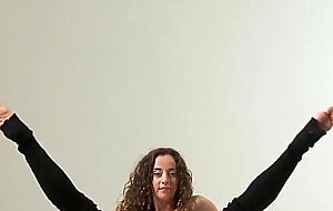 Flexible curly haired beauty Ursula Fe