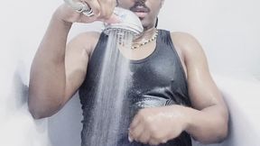 I wash my body in the bath (4) (2025)