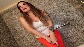 whitney morgan pissing orange pants in bathtub omorashi